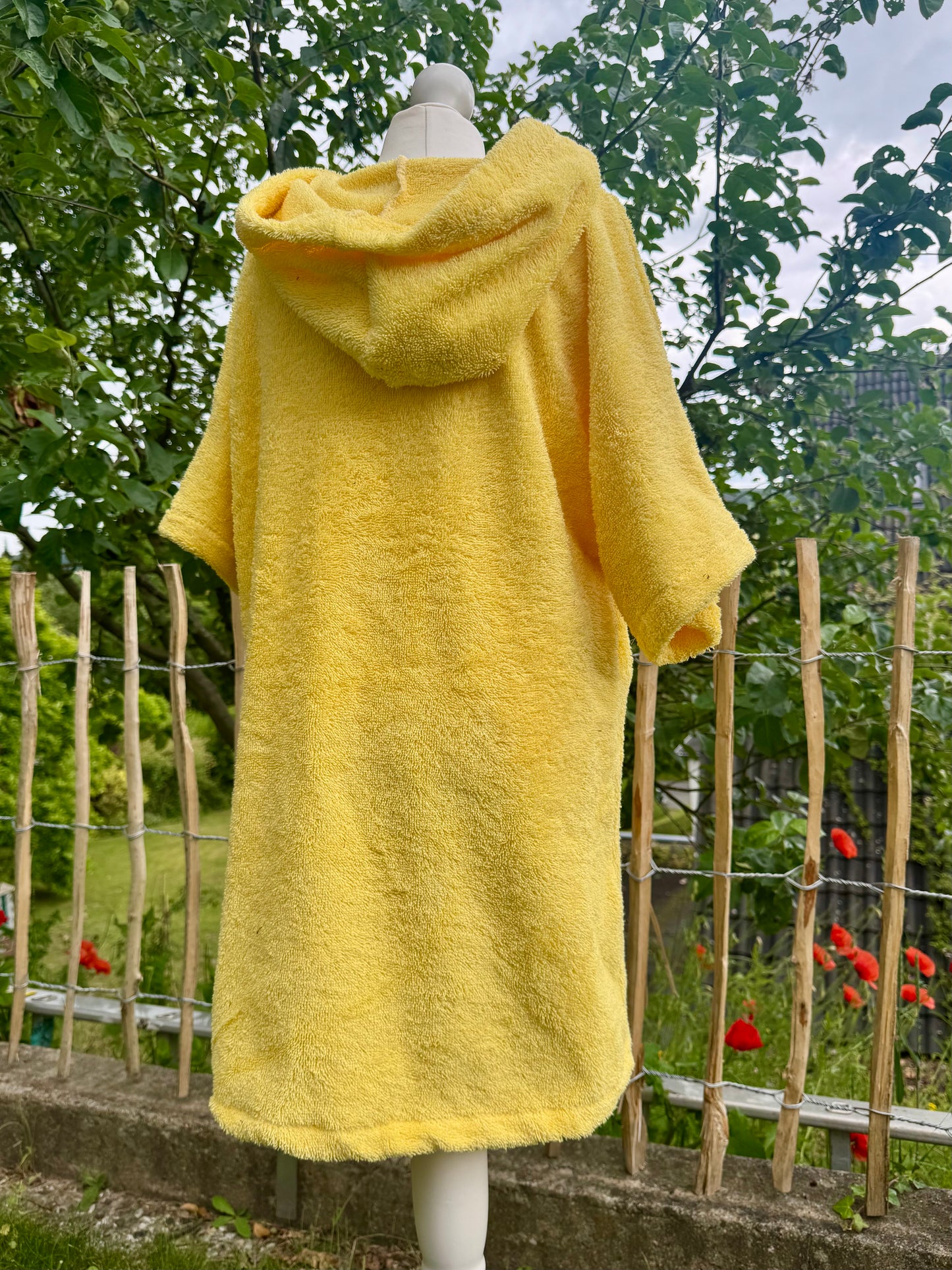 Sonnengelber Badeponcho für Kinder