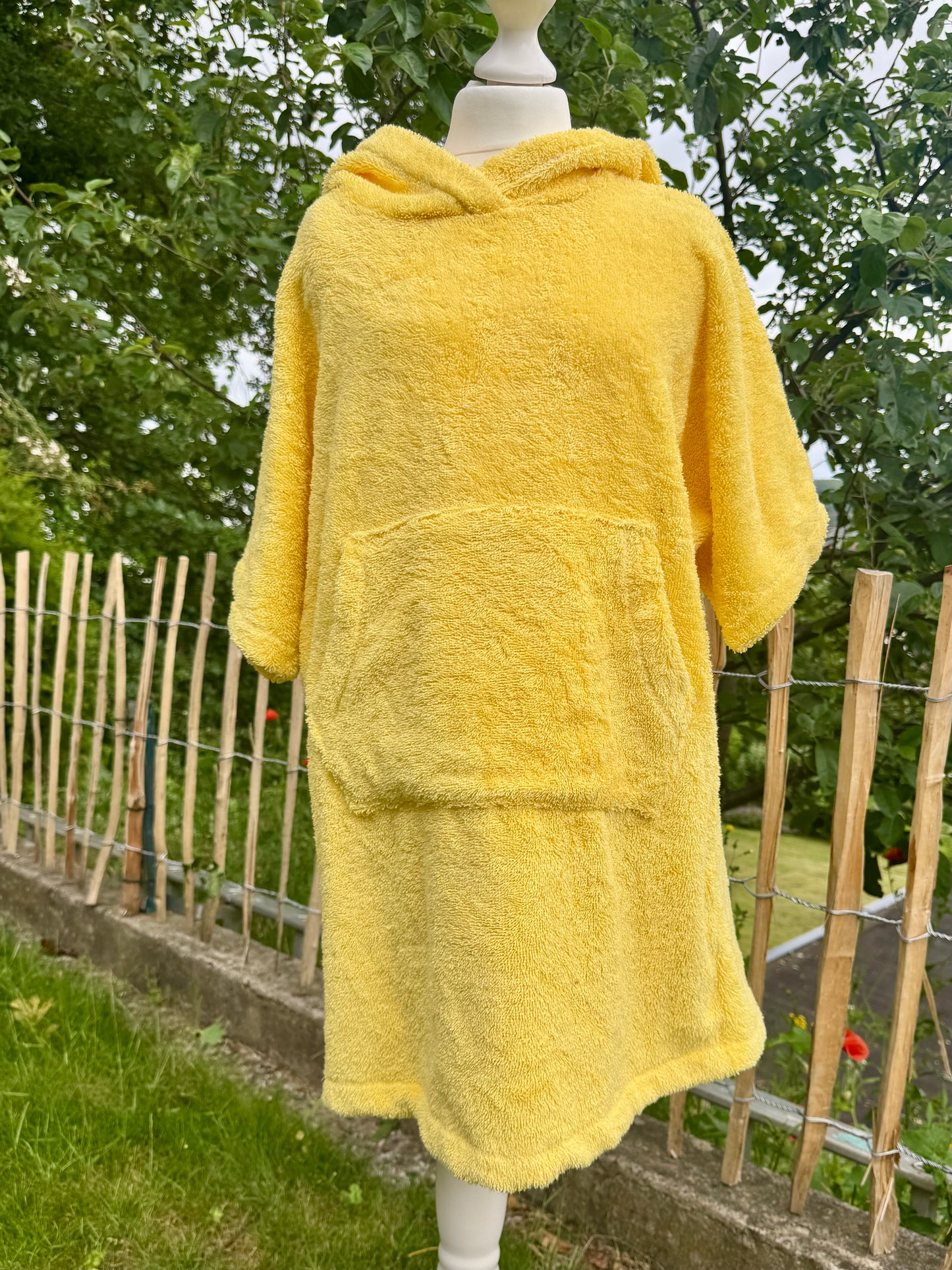 Sonnengelber Badeponcho für Kinder