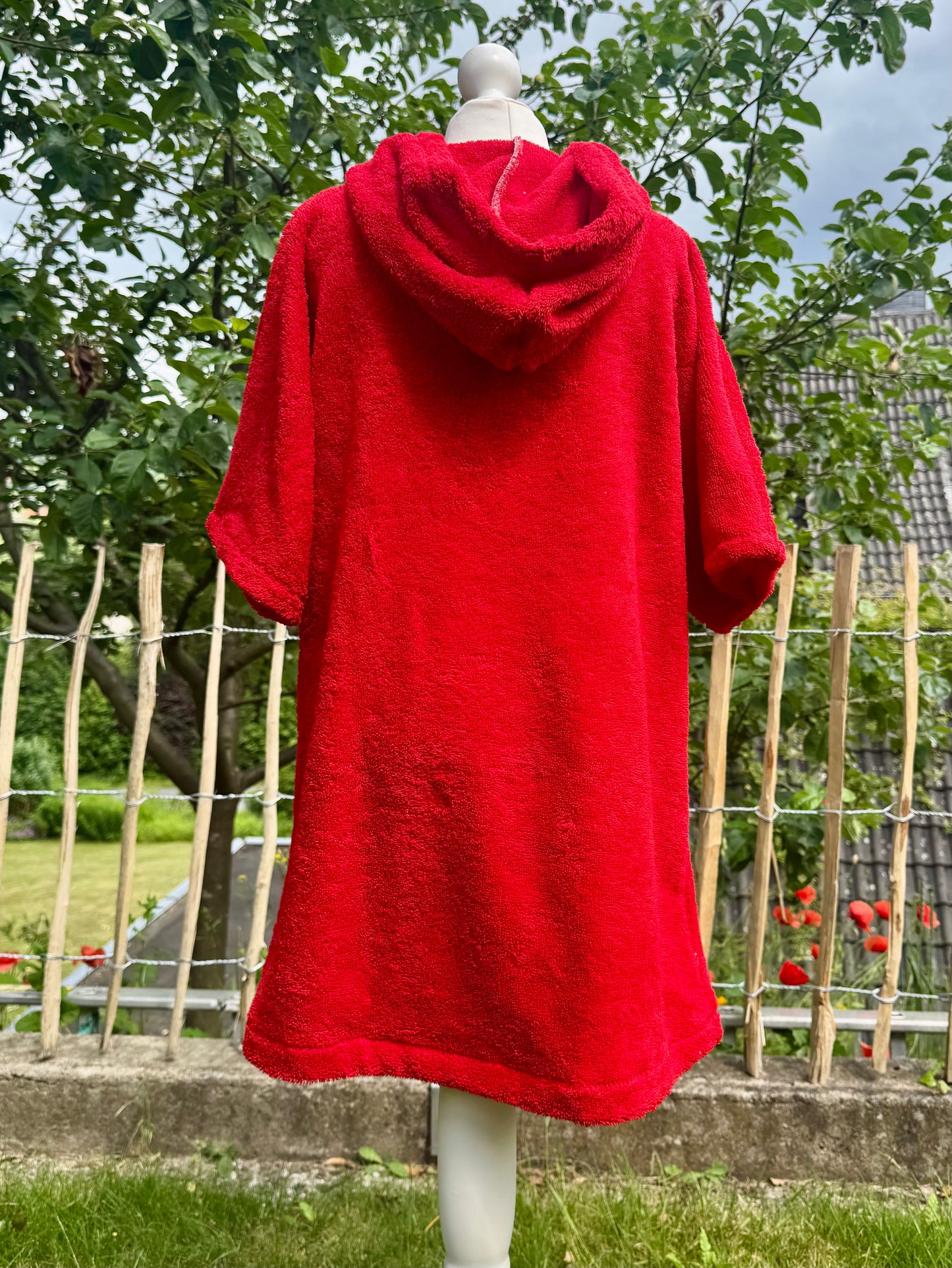 Knallroter Badeponcho für Kinder