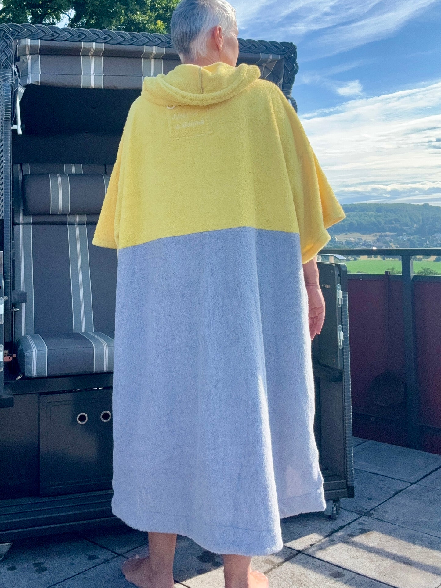 zweifarbiger Surf-/Badeponcho in XL