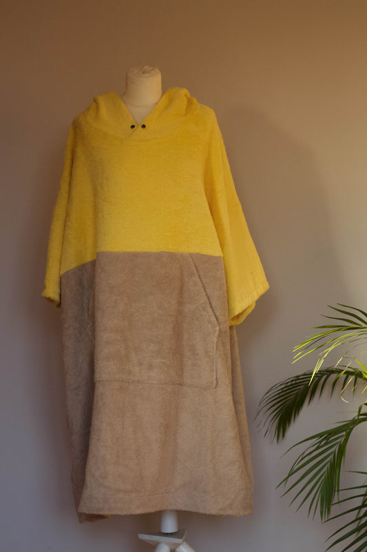 zweifarbiger Surf-/Badeponcho in XL