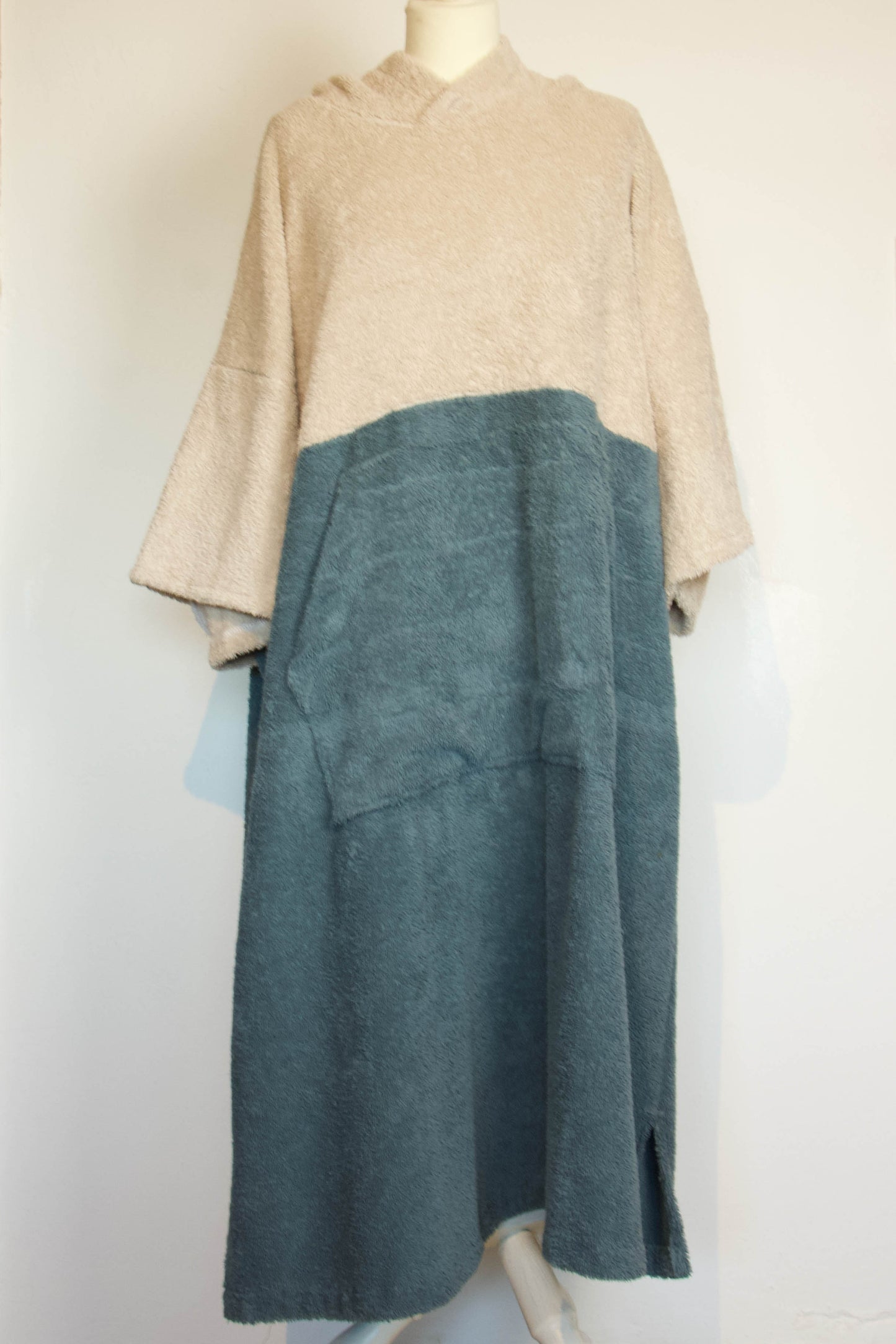 zweifarbiger Surf-/Badeponcho