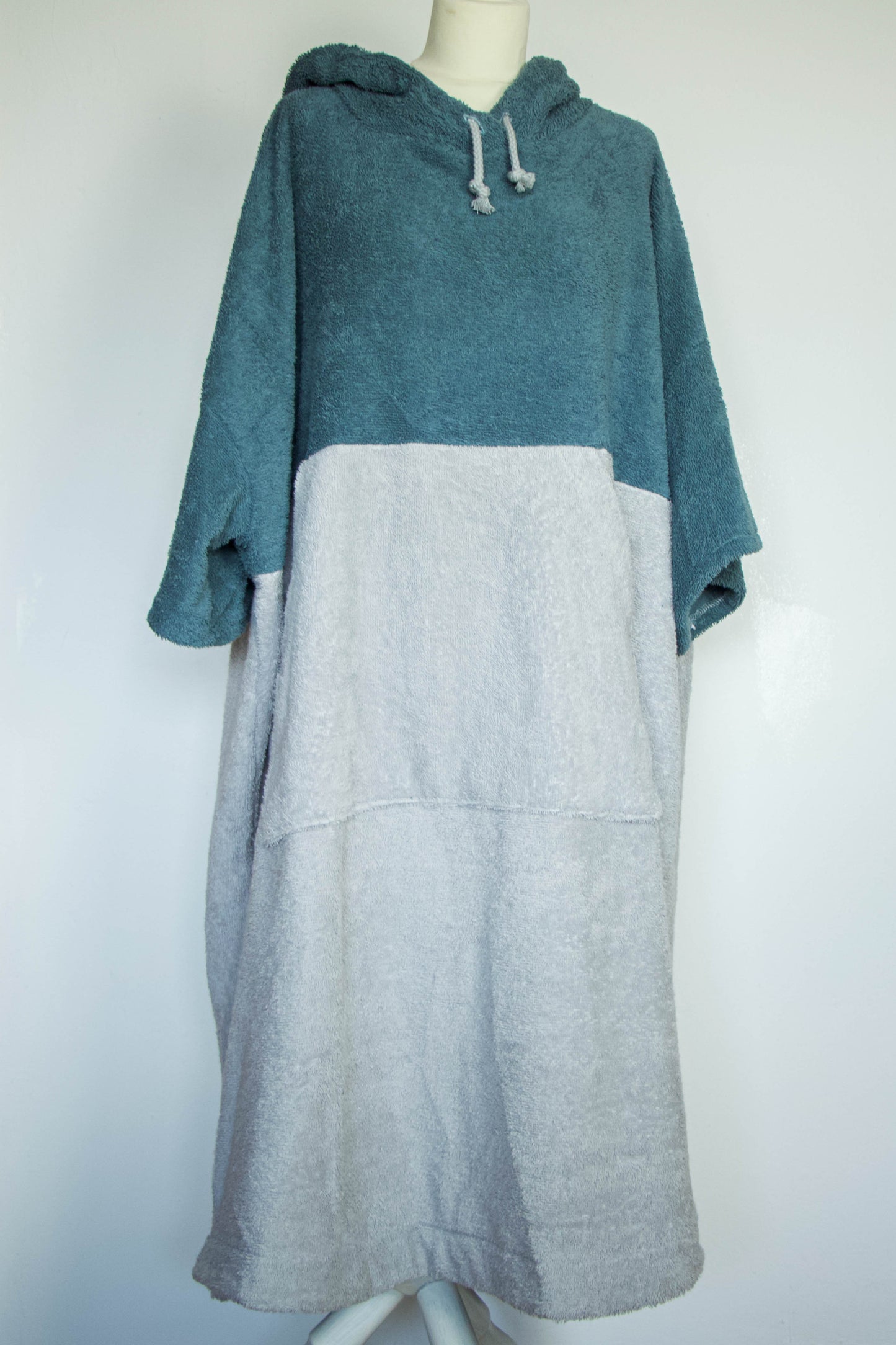 zweifarbiger Surf-/Badeponcho XL