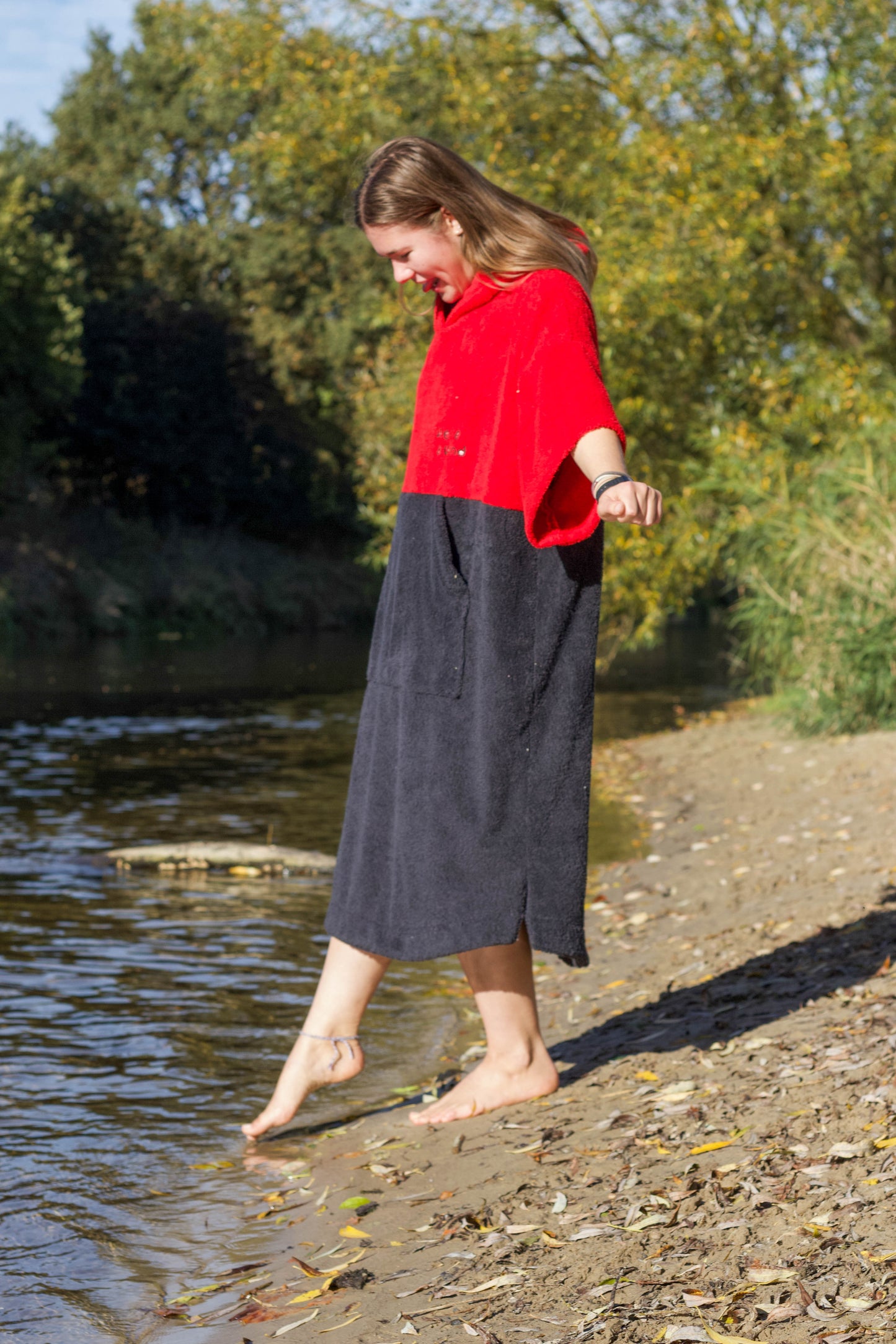 zweifarbiger Bade/Surfponcho XXL