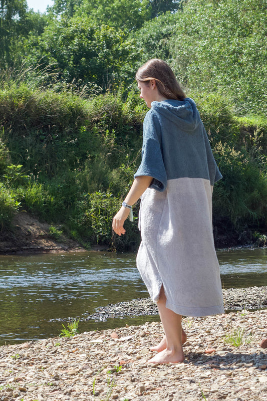 zweifarbiger Surf-/Badeponcho XL